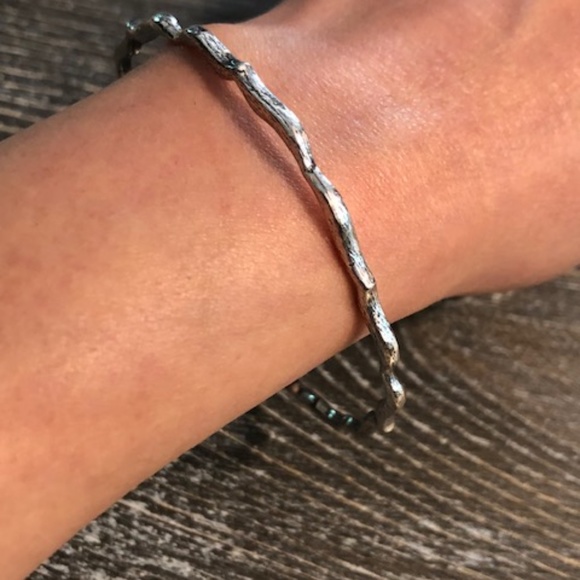 Sophia & Chloe Silver Kiss Bangles - Set of 2 - Picture 3 of 5